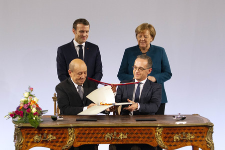 Erneuerung des deutsch-französischen Freundschaftsvertrages in Aachen