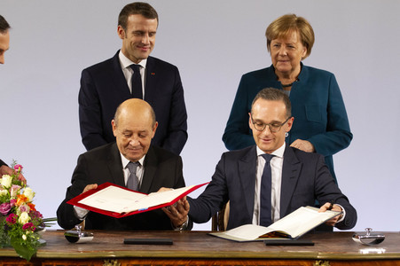 Erneuerung des deutsch-französischen Freundschaftsvertrages in Aachen