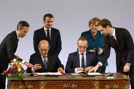 Erneuerung des deutsch-französischen Freundschaftsvertrages in Aachen