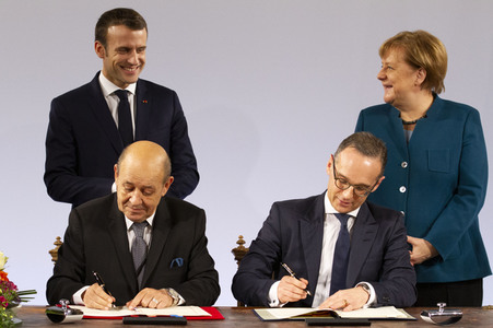 Erneuerung des deutsch-französischen Freundschaftsvertrages in Aachen
