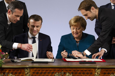 Erneuerung des deutsch-französischen Freundschaftsvertrages in Aachen
