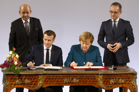 Erneuerung des deutsch-französischen Freundschaftsvertrages in Aachen
