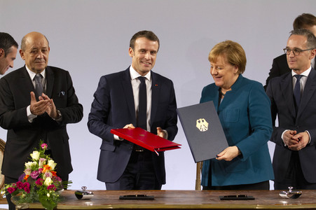 Erneuerung des deutsch-französischen Freundschaftsvertrages in Aachen