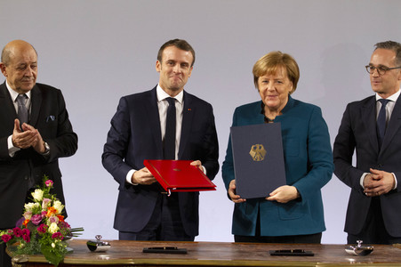 Erneuerung des deutsch-französischen Freundschaftsvertrages in Aachen
