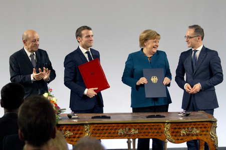 Erneuerung des deutsch-französischen Freundschaftsvertrages in Aachen