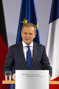 Erneuerung des deutsch-französischen Freundschaftsvertrages in Aachen