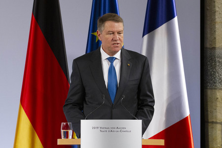 Erneuerung des deutsch-französischen Freundschaftsvertrages in Aachen