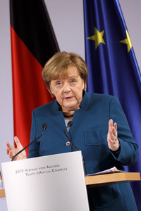Erneuerung des deutsch-französischen Freundschaftsvertrages in Aachen