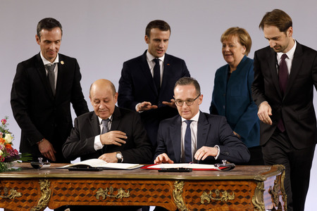 Erneuerung des deutsch-französischen Freundschaftsvertrages in Aachen