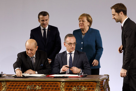 Erneuerung des deutsch-französischen Freundschaftsvertrages in Aachen