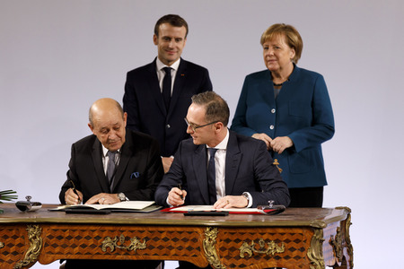 Erneuerung des deutsch-französischen Freundschaftsvertrages in Aachen