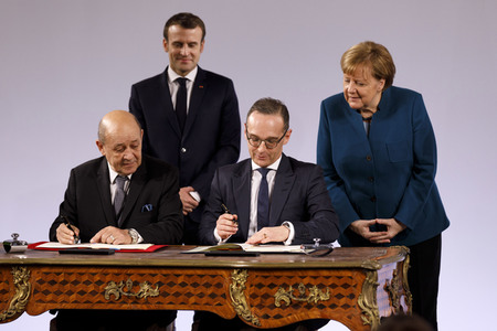 Erneuerung des deutsch-französischen Freundschaftsvertrages in Aachen