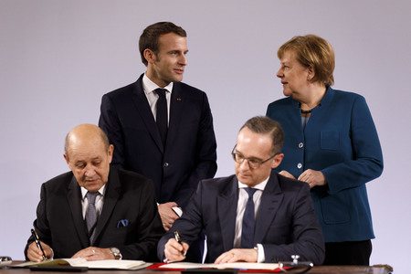 Erneuerung des deutsch-französischen Freundschaftsvertrages in Aachen