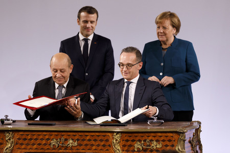 Erneuerung des deutsch-französischen Freundschaftsvertrages in Aachen