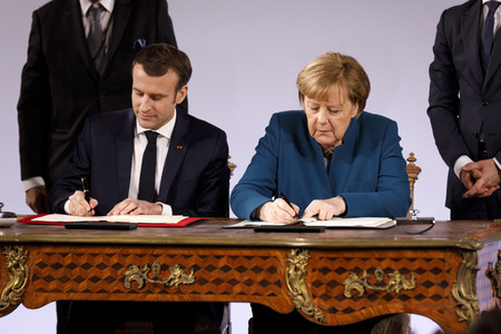 Erneuerung des deutsch-französischen Freundschaftsvertrages in Aachen