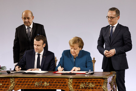Erneuerung des deutsch-französischen Freundschaftsvertrages in Aachen