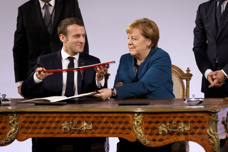 Erneuerung des deutsch-französischen Freundschaftsvertrages in Aachen