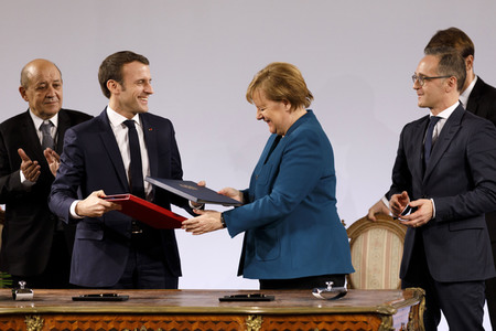 Erneuerung des deutsch-französischen Freundschaftsvertrages in Aachen
