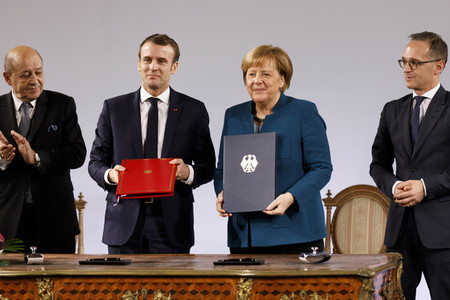 Erneuerung des deutsch-französischen Freundschaftsvertrages in Aachen