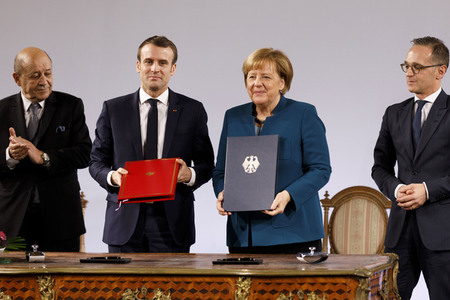 Erneuerung des deutsch-französischen Freundschaftsvertrages in Aachen