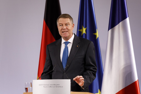 Erneuerung des deutsch-französischen Freundschaftsvertrages in Aachen