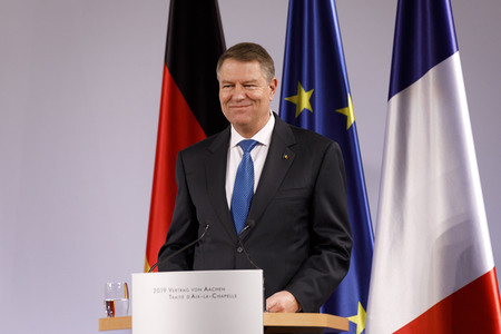 Erneuerung des deutsch-französischen Freundschaftsvertrages in Aachen