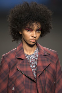 Ana Locking Fashion Show auf der Mercedes-Benz Fashion Week Madrid Herbst/Winter 2019