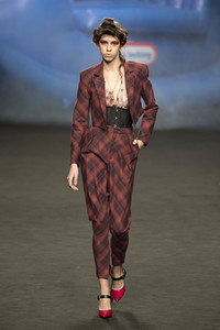 Ana Locking Fashion Show auf der Mercedes-Benz Fashion Week Madrid Herbst/Winter 2019