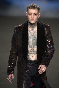 Ana Locking Fashion Show auf der Mercedes-Benz Fashion Week Madrid Herbst/Winter 2019