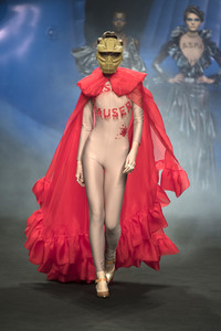 Ana Locking Fashion Show auf der Mercedes-Benz Fashion Week Madrid Herbst/Winter 2019