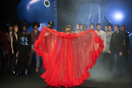 Ana Locking Fashion Show auf der Mercedes-Benz Fashion Week Madrid Herbst/Winter 2019