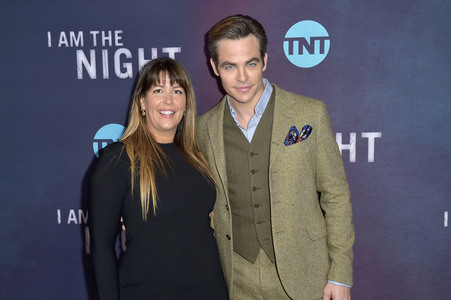 Serienpremiere 'I Am the Night' in Los Angeles