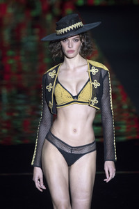 Andrés Sardá Fashion Show auf der Mercedes-Benz Fashion Week Madrid Herbst/Winter 2019