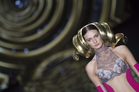 Andrés Sardá Fashion Show auf der Mercedes-Benz Fashion Week Madrid Herbst/Winter 2019
