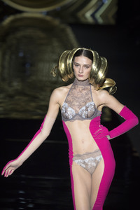 Andrés Sardá Fashion Show auf der Mercedes-Benz Fashion Week Madrid Herbst/Winter 2019