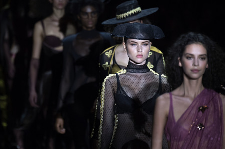 Andrés Sardá Fashion Show auf der Mercedes-Benz Fashion Week Madrid Herbst/Winter 2019