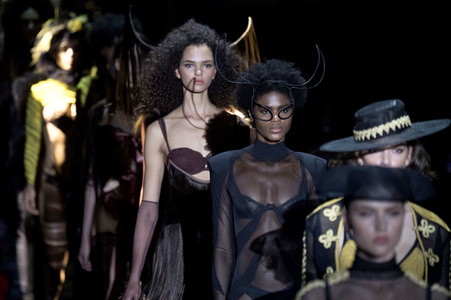 Andrés Sardá Fashion Show auf der Mercedes-Benz Fashion Week Madrid Herbst/Winter 2019