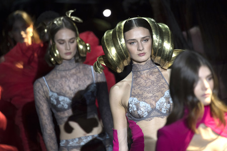 Andrés Sardá Fashion Show auf der Mercedes-Benz Fashion Week Madrid Herbst/Winter 2019
