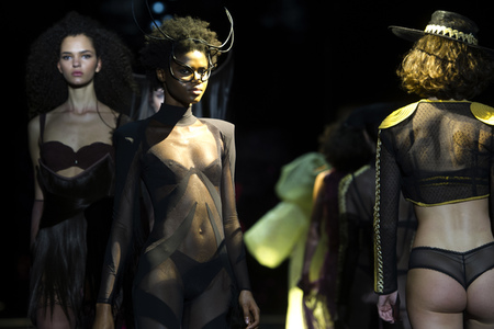 Andrés Sardá Fashion Show auf der Mercedes-Benz Fashion Week Madrid Herbst/Winter 2019