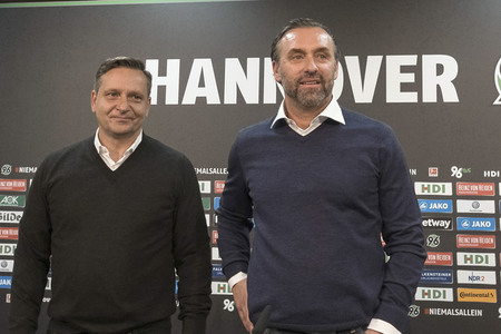 Pressekonferenz des neuen Cheftrainers von Hannover 96 in Hannover