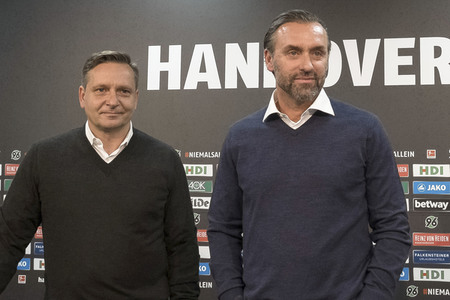 Pressekonferenz des neuen Cheftrainers von Hannover 96 in Hannover
