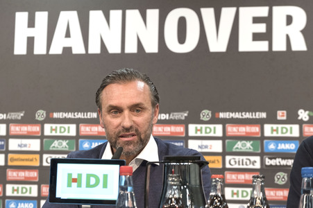 Pressekonferenz des neuen Cheftrainers von Hannover 96 in Hannover