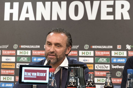 Pressekonferenz des neuen Cheftrainers von Hannover 96 in Hannover