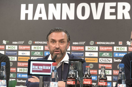 Pressekonferenz des neuen Cheftrainers von Hannover 96 in Hannover