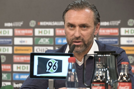 Pressekonferenz des neuen Cheftrainers von Hannover 96 in Hannover