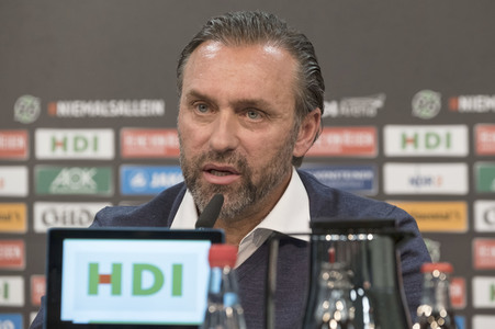 Pressekonferenz des neuen Cheftrainers von Hannover 96 in Hannover