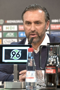 Pressekonferenz des neuen Cheftrainers von Hannover 96 in Hannover
