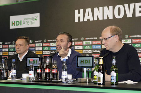 Pressekonferenz des neuen Cheftrainers von Hannover 96 in Hannover