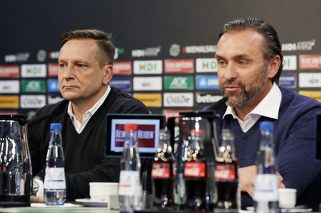 Pressekonferenz des neuen Cheftrainers von Hannover 96 in Hannover