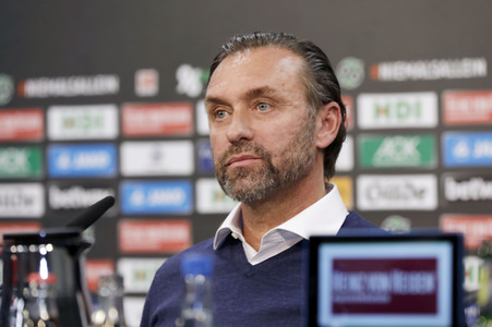 Pressekonferenz des neuen Cheftrainers von Hannover 96 in Hannover